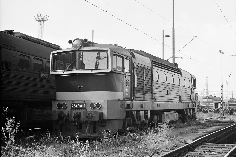 753 218-7