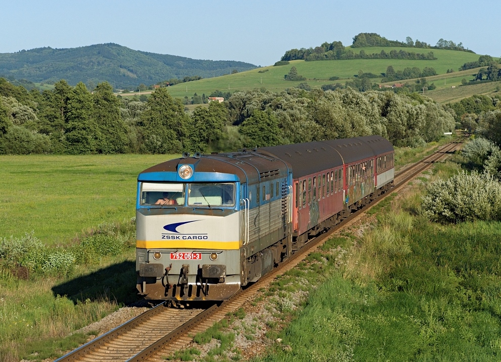 752 051-3