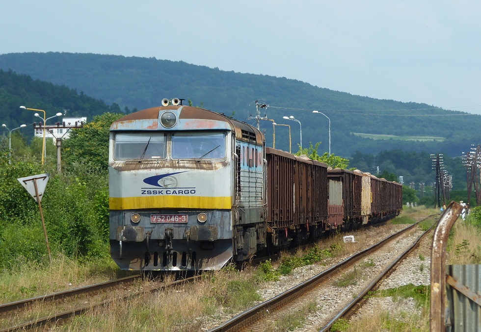 752 046-3