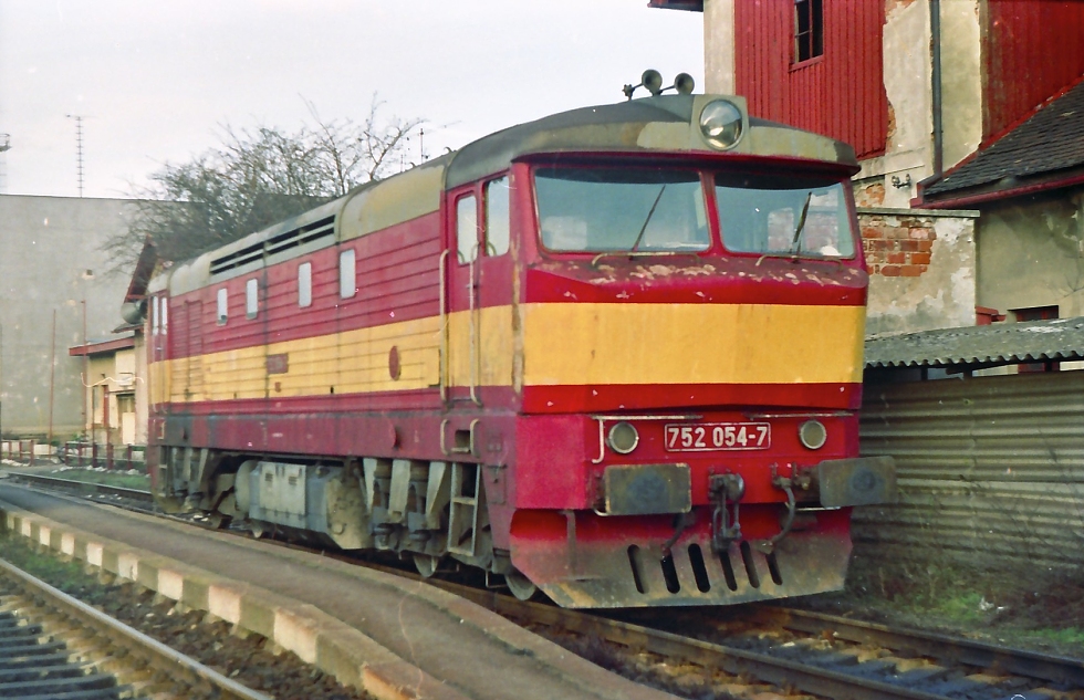 752 054-7