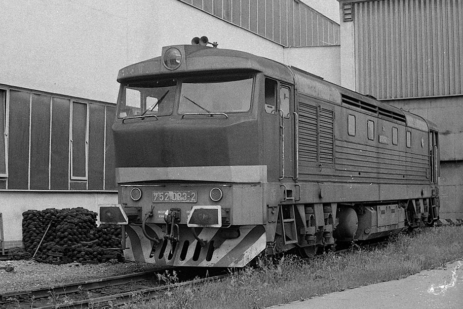 752 023-2