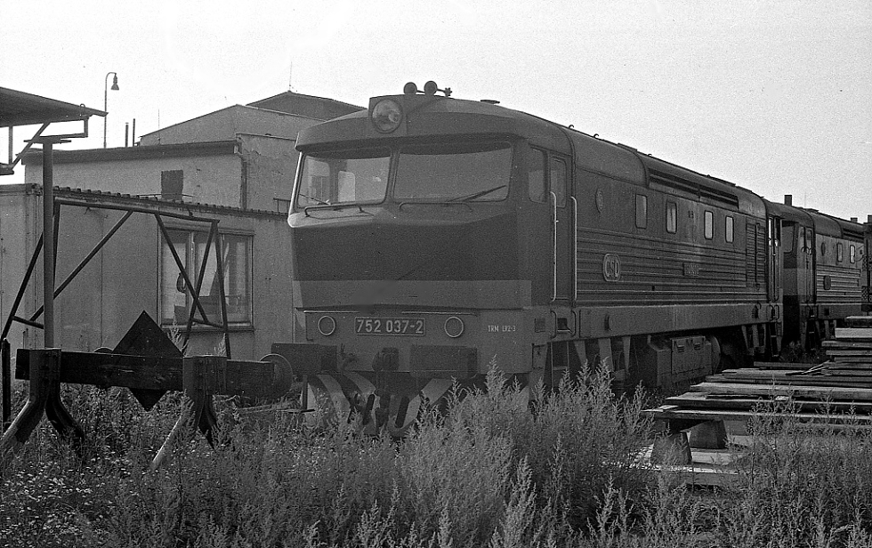 752 037-2