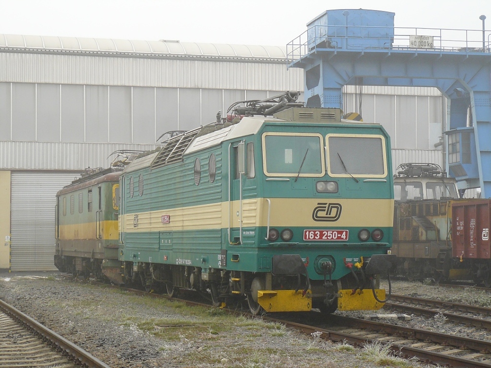 163 250-4