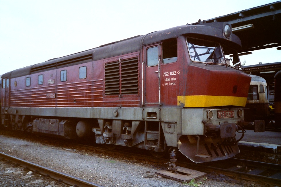 752 032-3