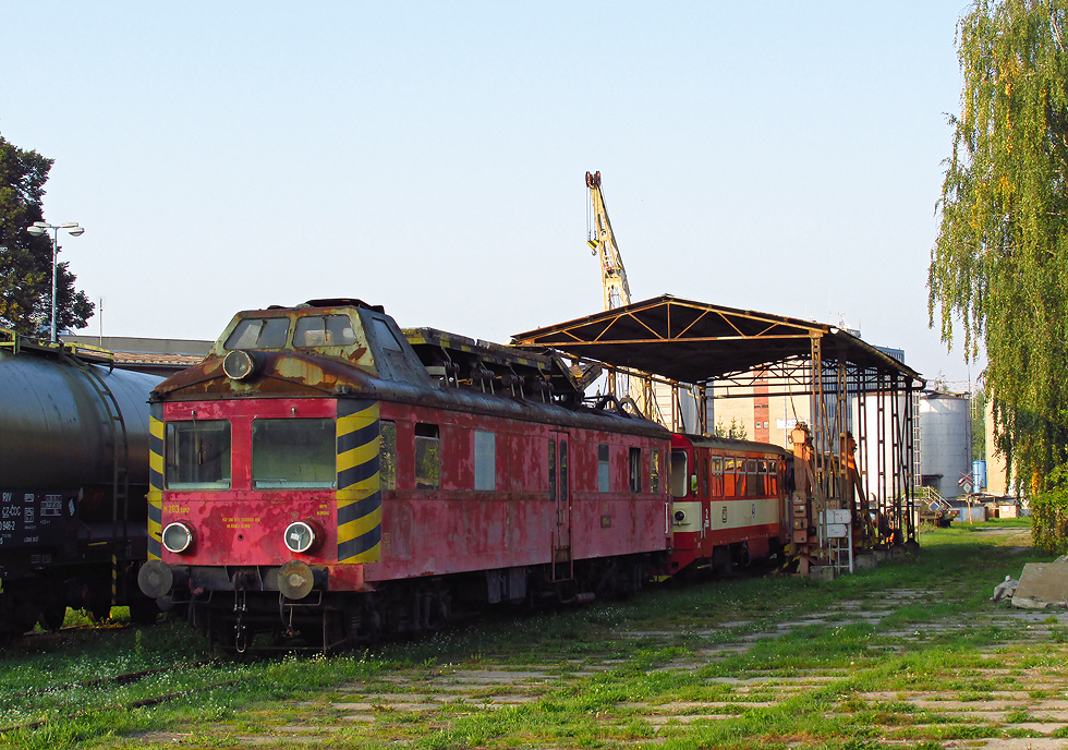 894 017-3