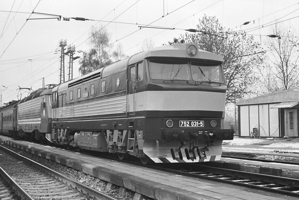 752 031-5