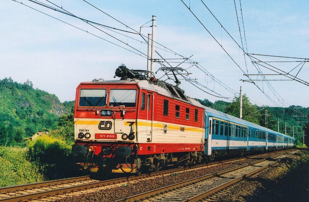 371 015-9