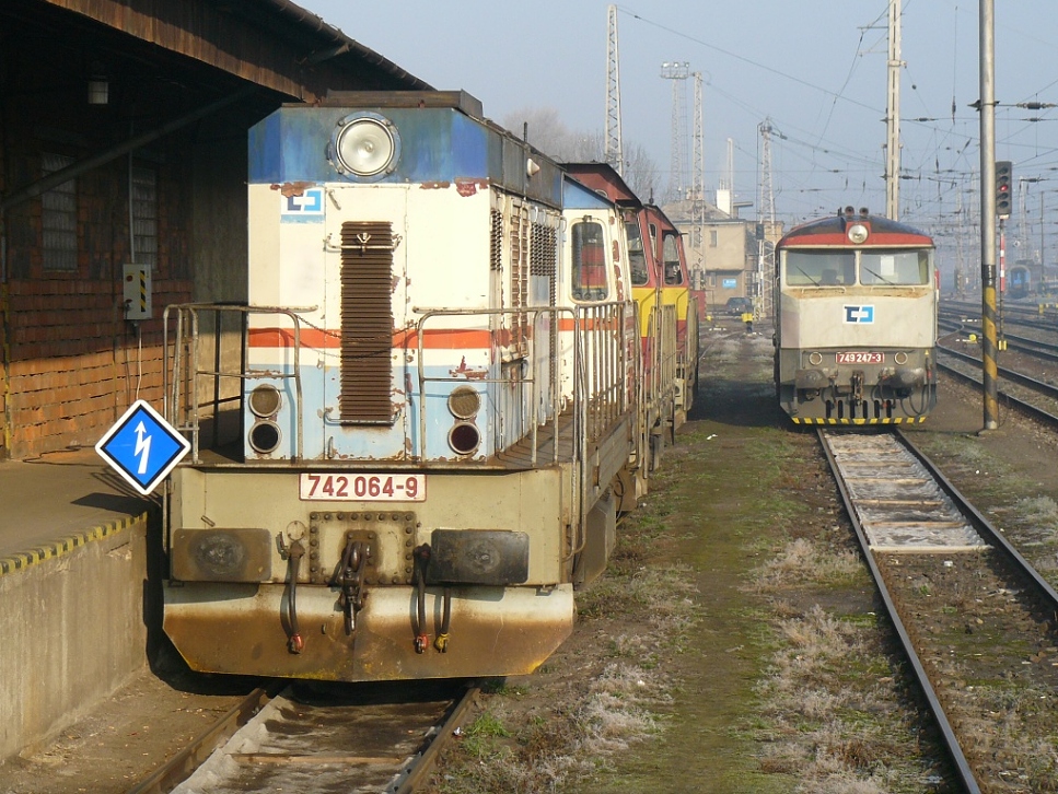 742 064-9