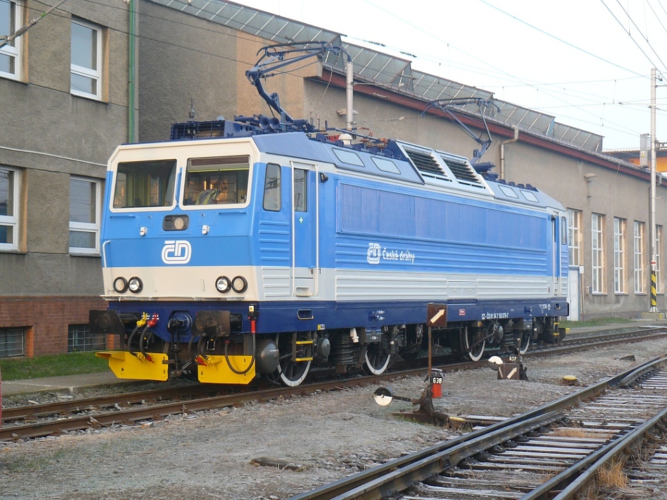 163 079-7