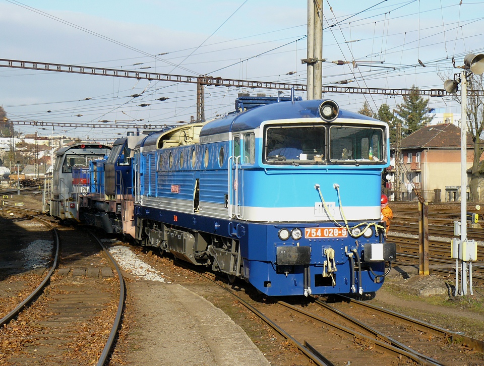 754 028-9