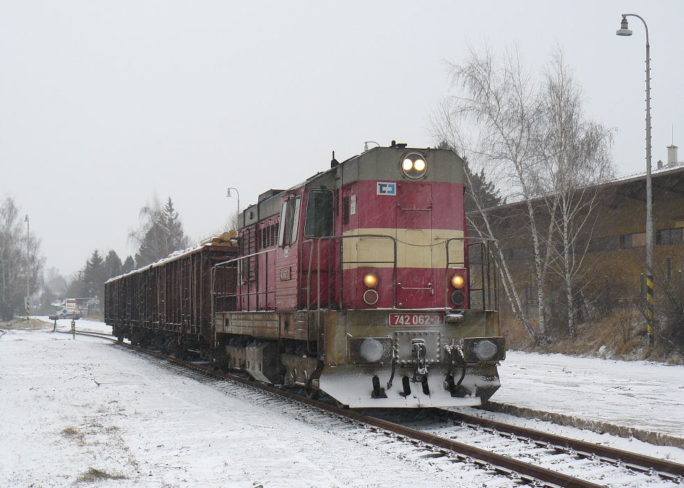 742 062-3