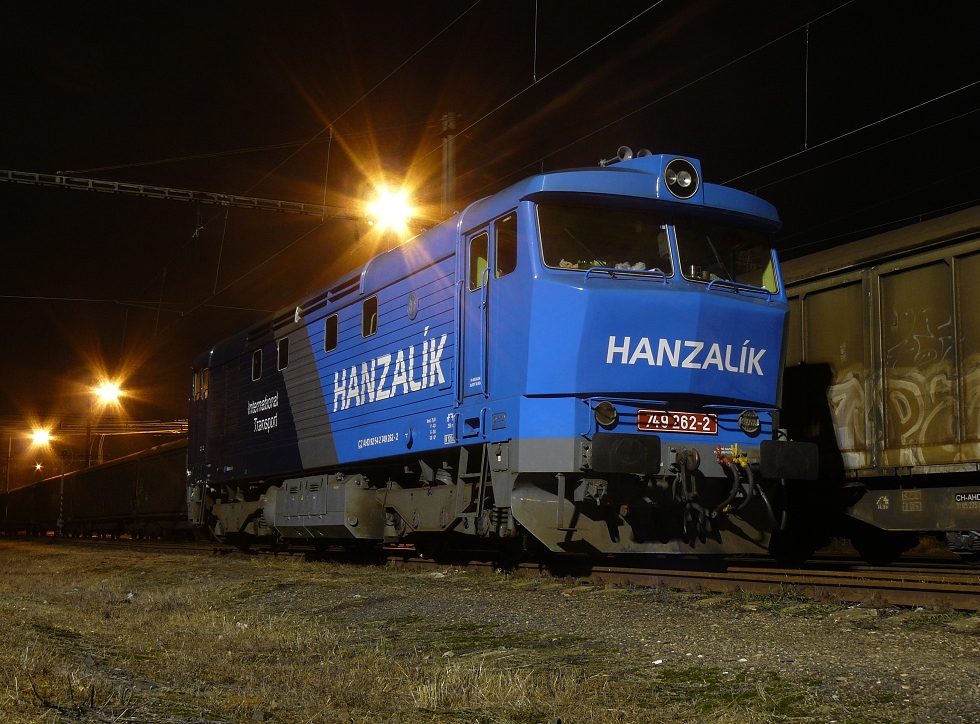 749 262-2