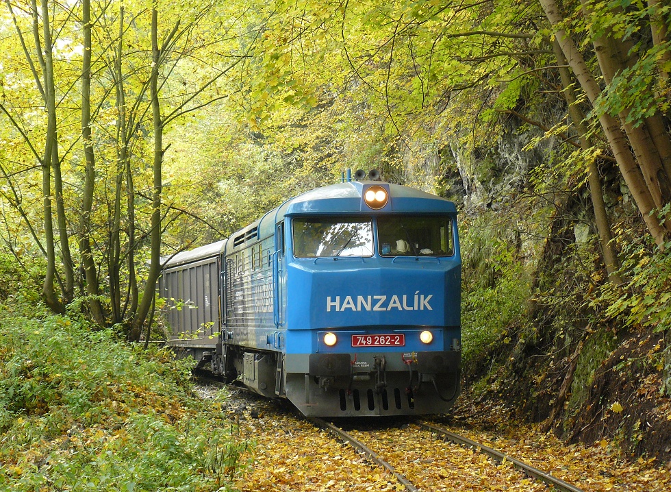 749 262-2