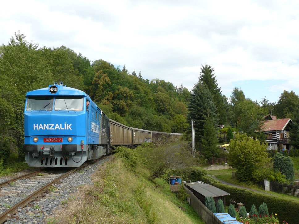749 262-2