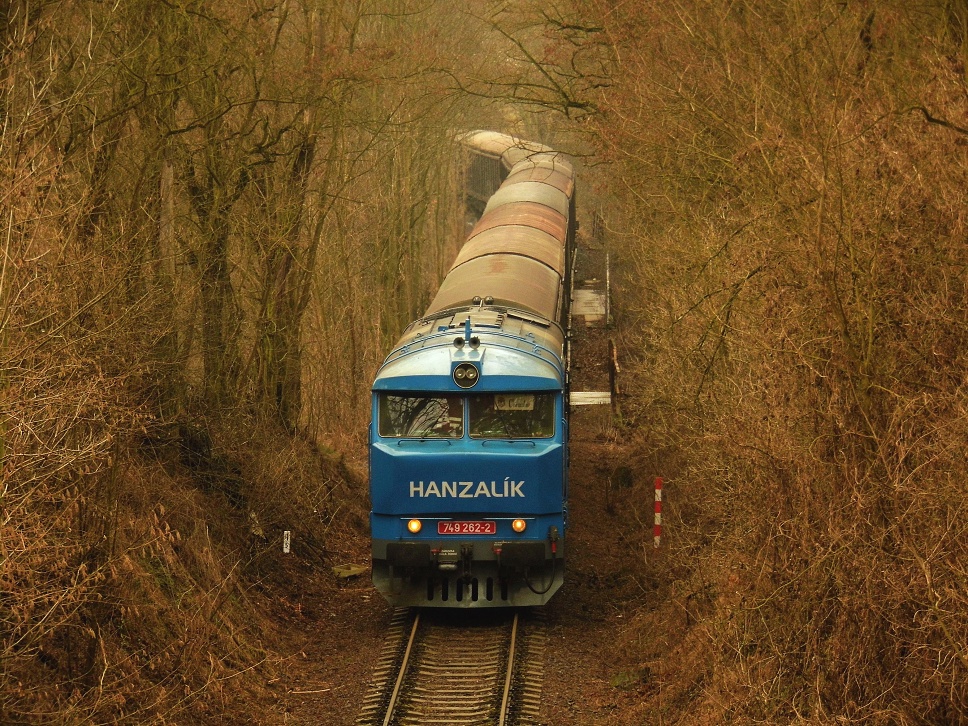 749 262-2