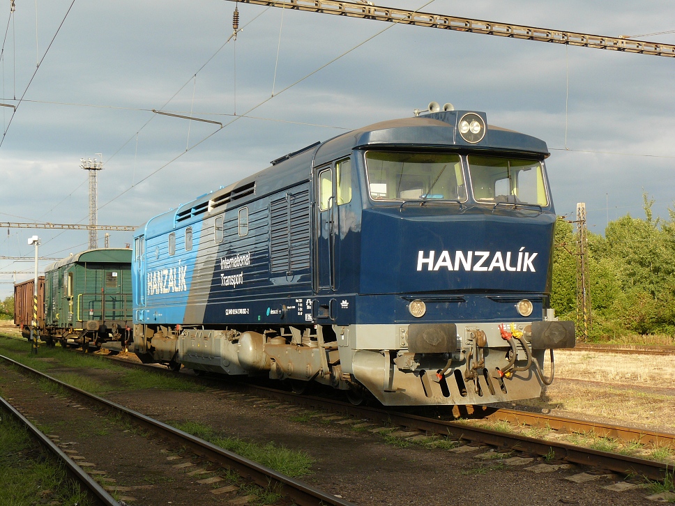 749 262-2