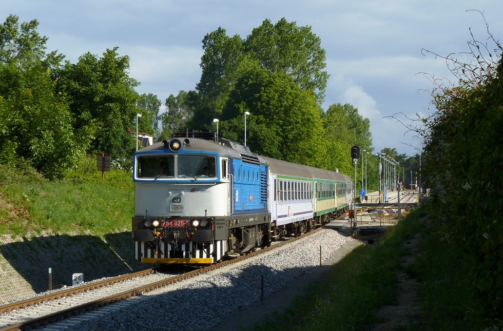 754 025-5