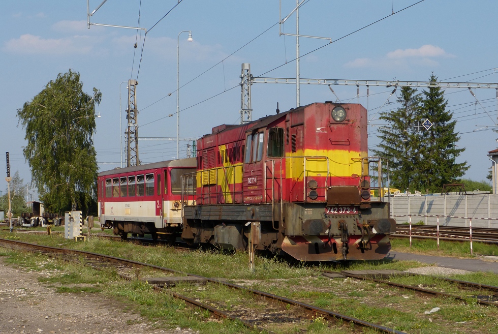 742 373-4