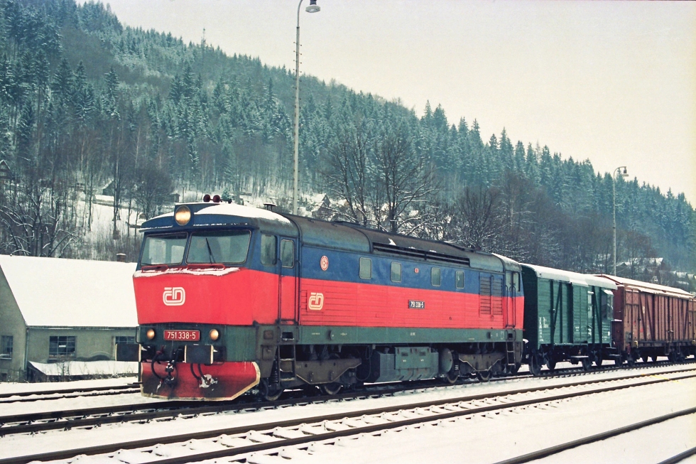 751 338-5