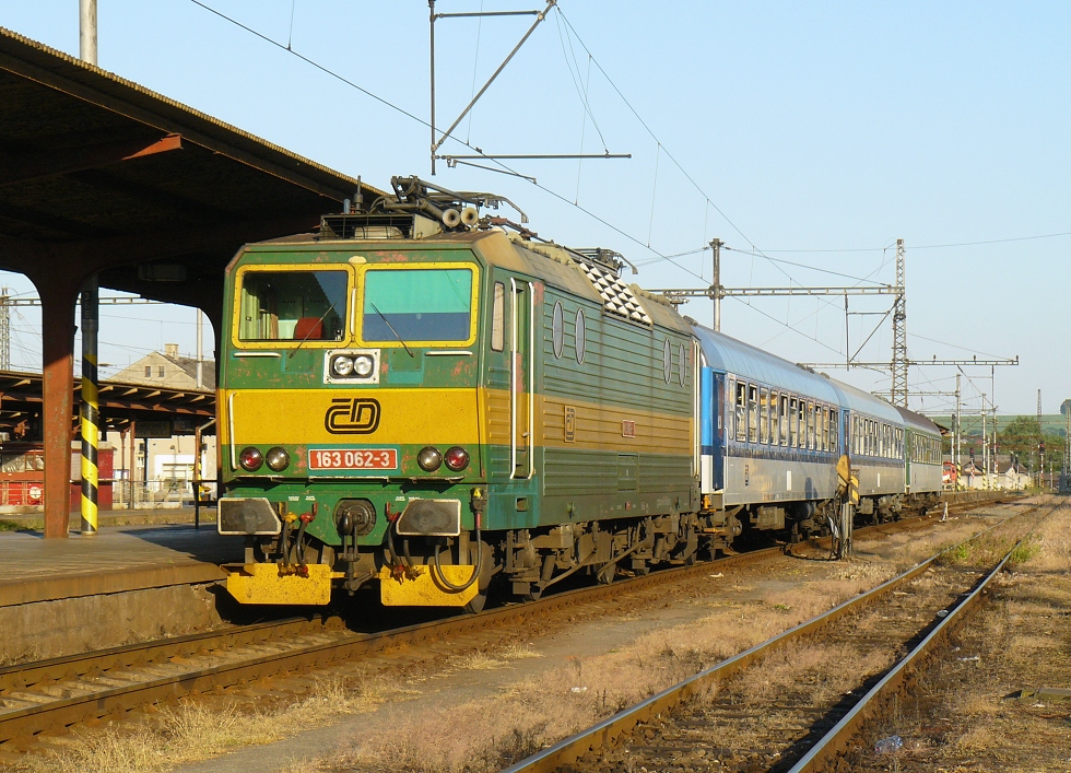 163 062-3