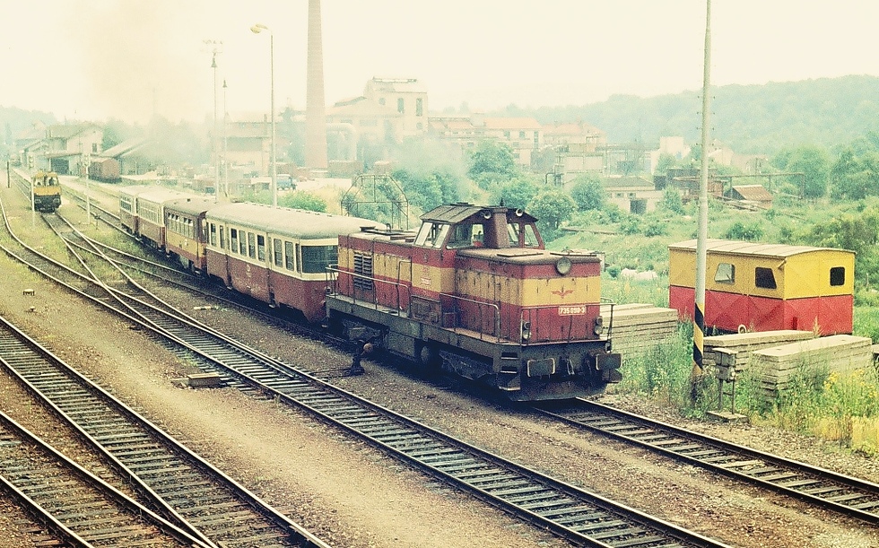 735 090-3