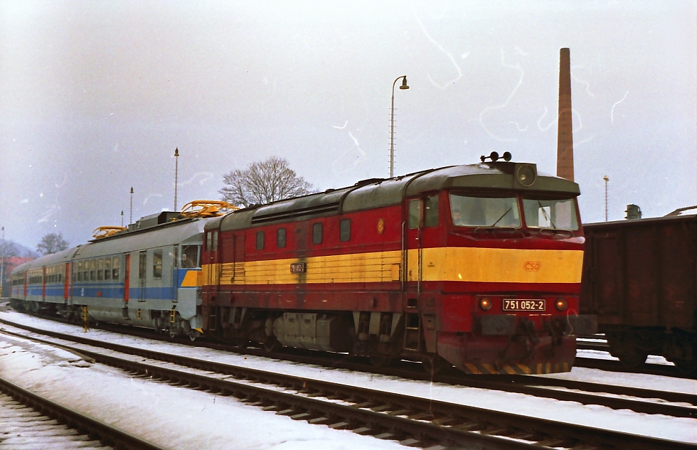 751 052-2