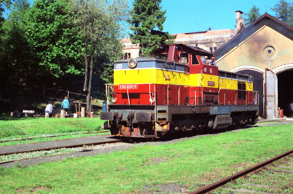 735 227-1