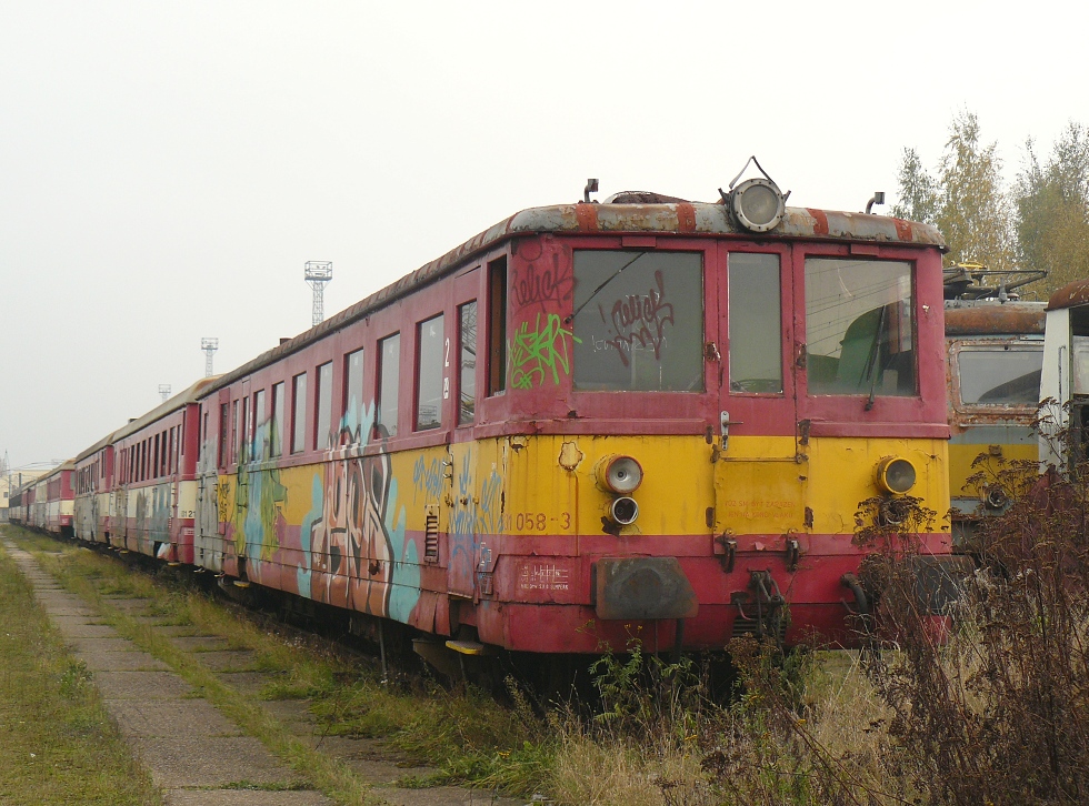 831 058-3
