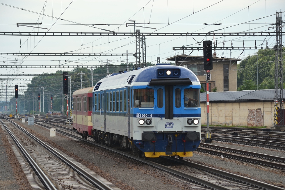 854 030-4