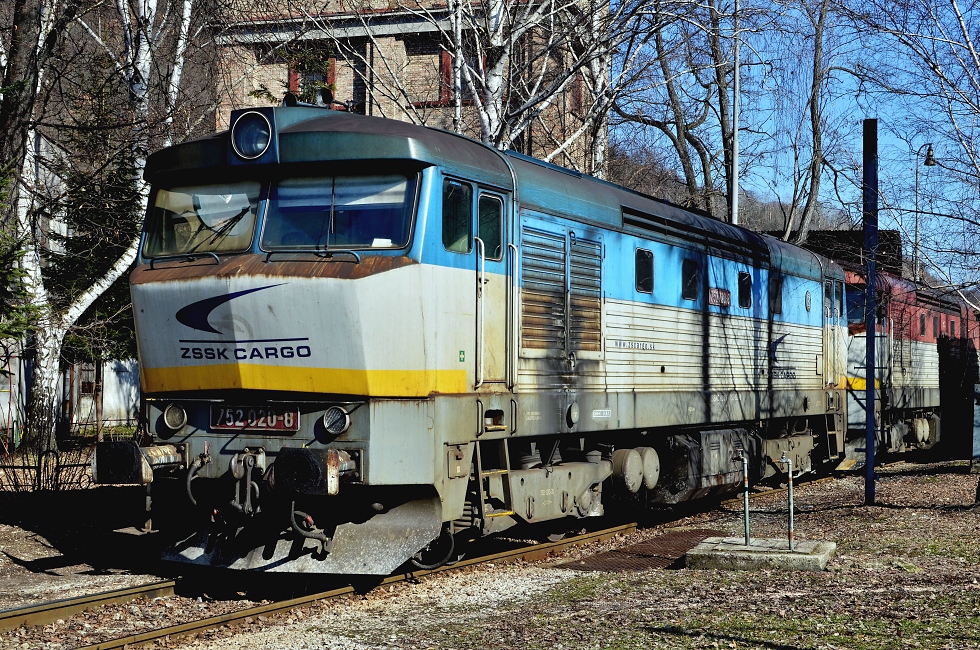 752 020-8