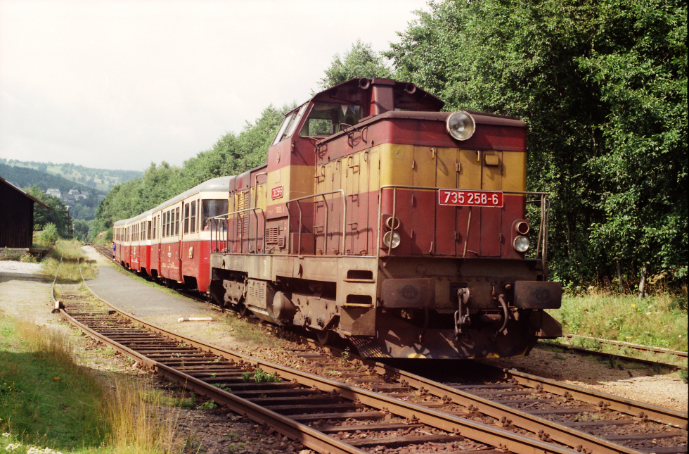 735 258-6