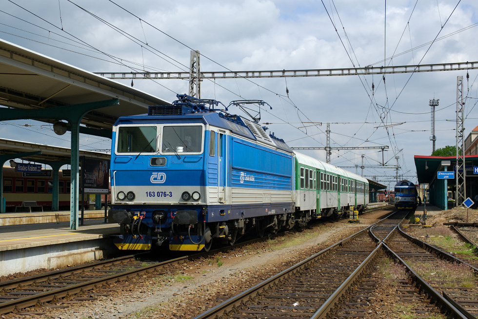 163 076-3