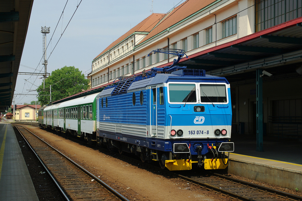 163 074-8