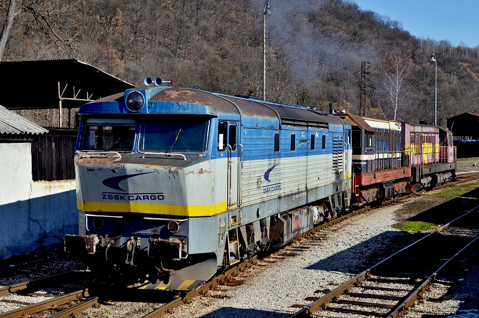 752 069-5