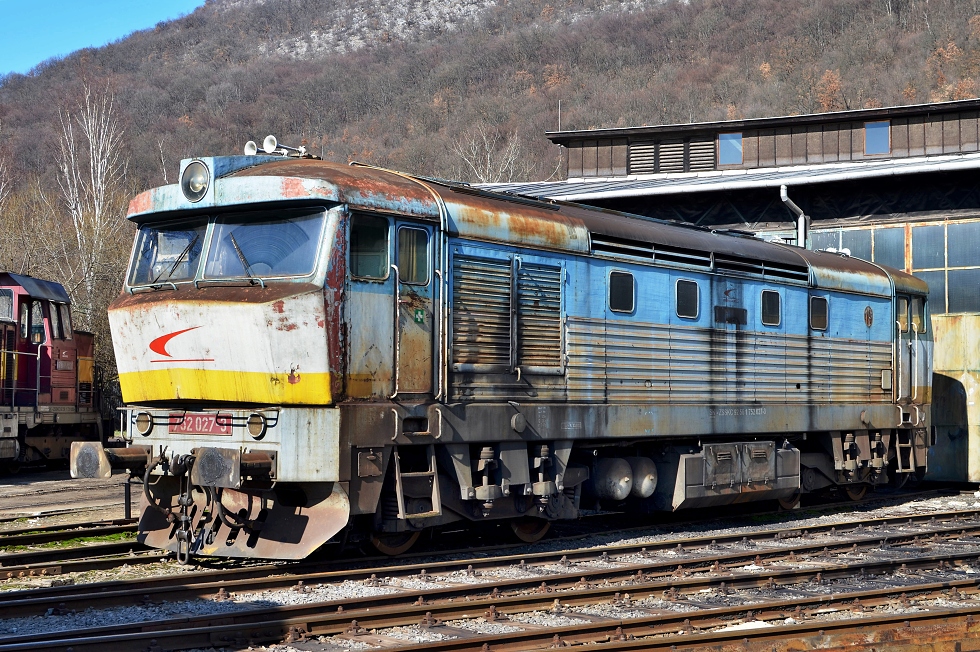 752 027-3