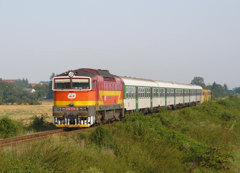 754 076-8