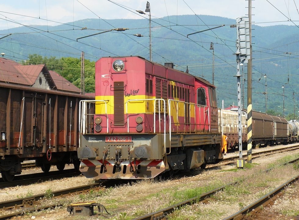 742 256-1