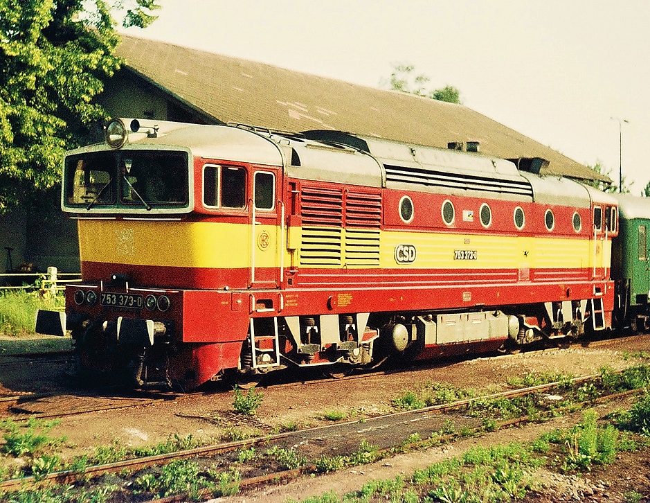 753 373-0
