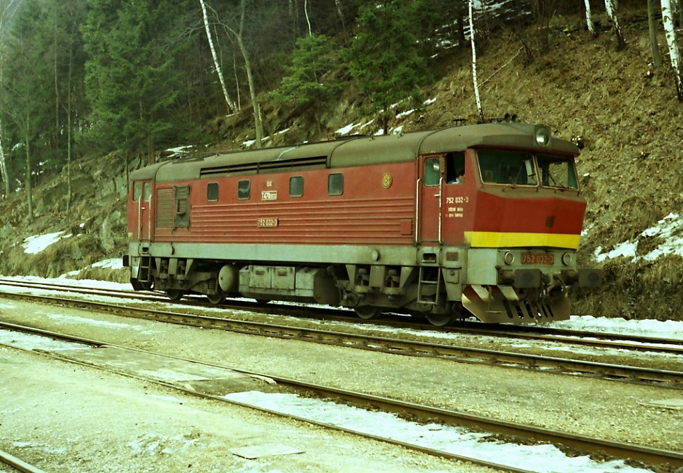 752 032-3