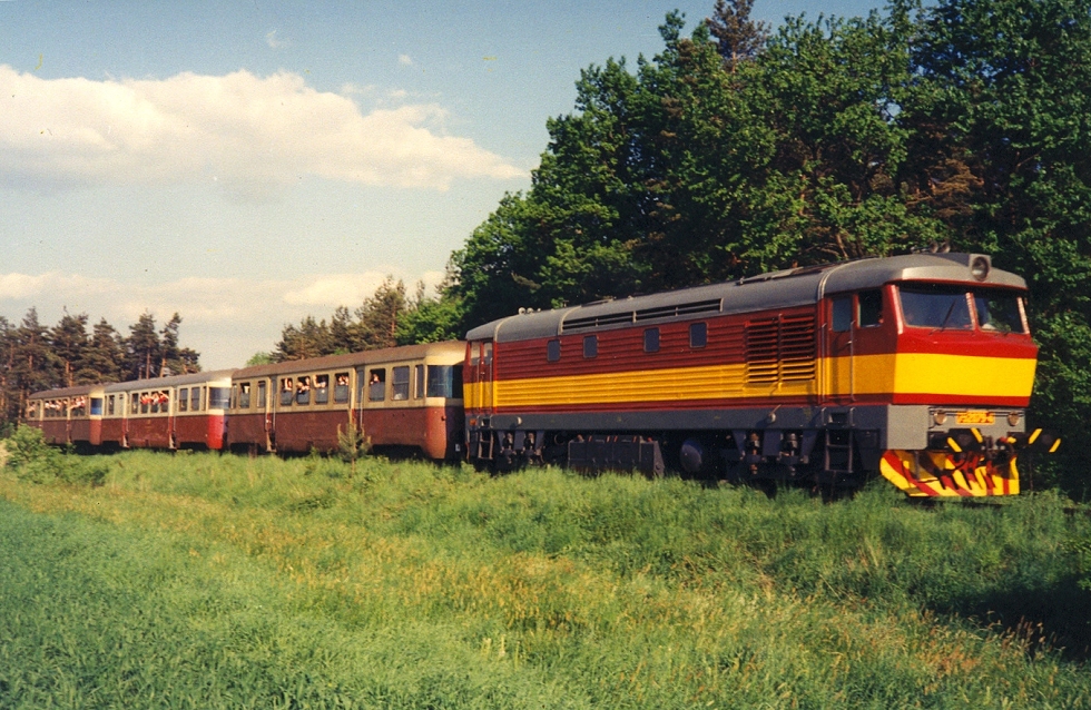 752 079-4