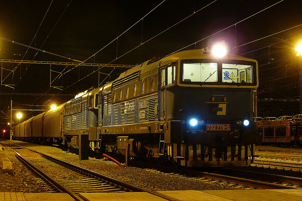 753 778-0