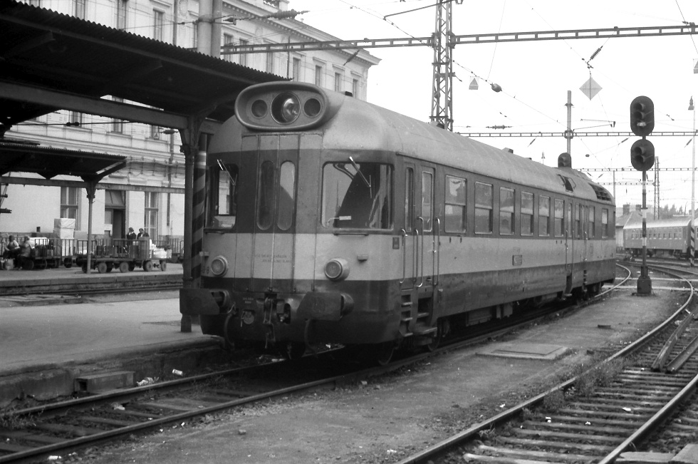 850 049-8
