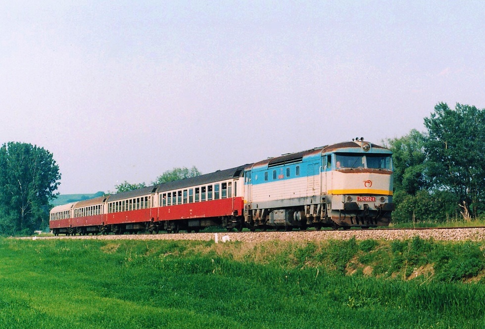 752 052-1