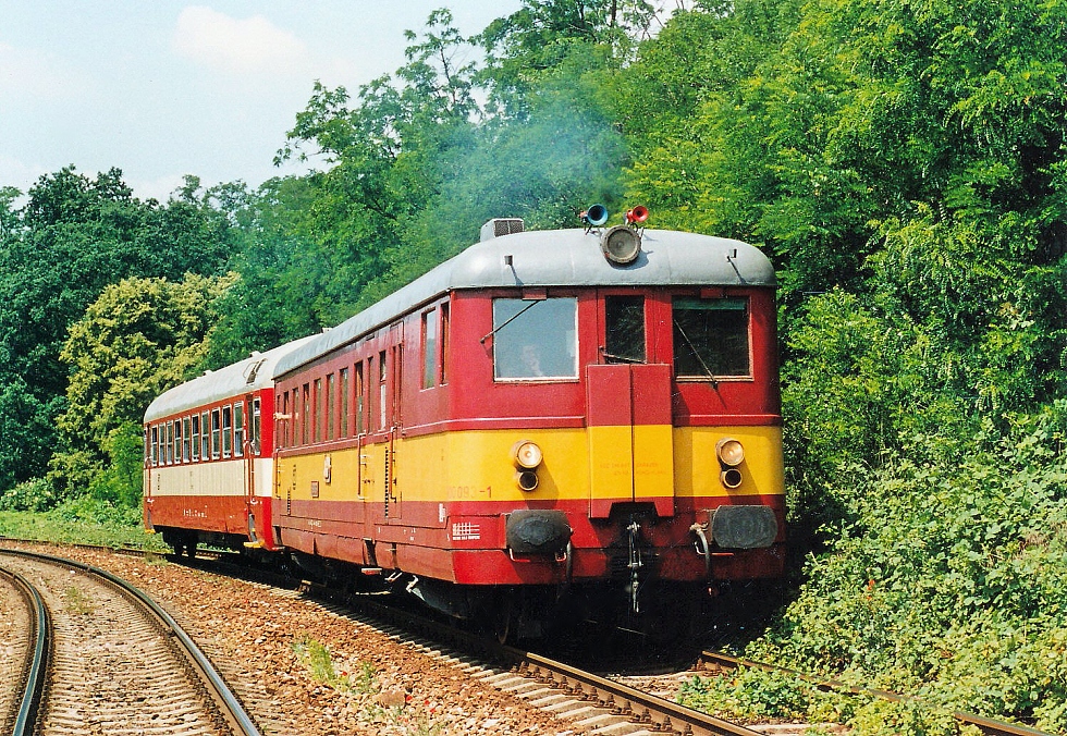 830 093-1