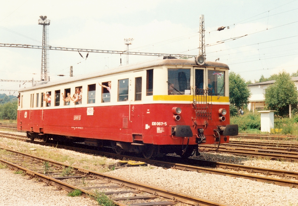 830 067-5
