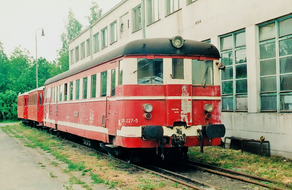 830 227-5