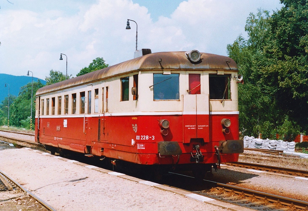 830 228-3