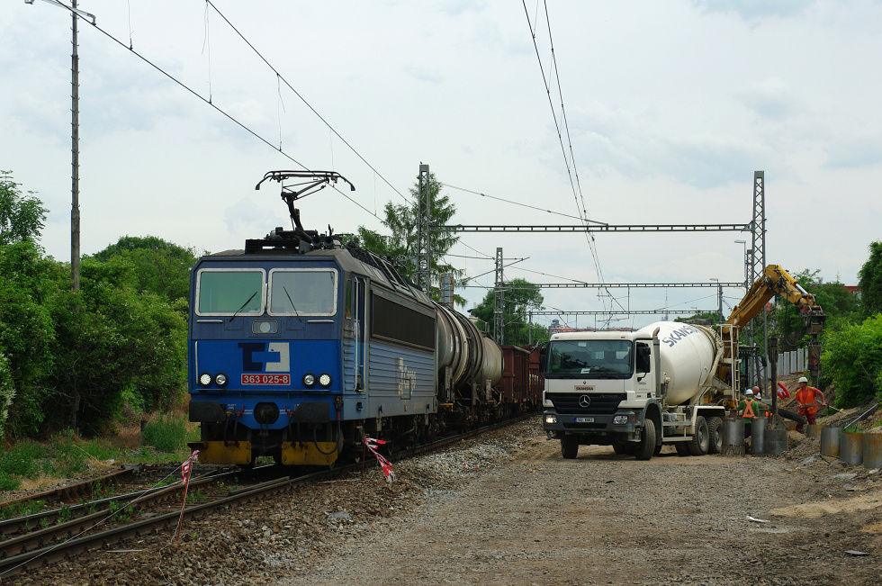 363 025-8