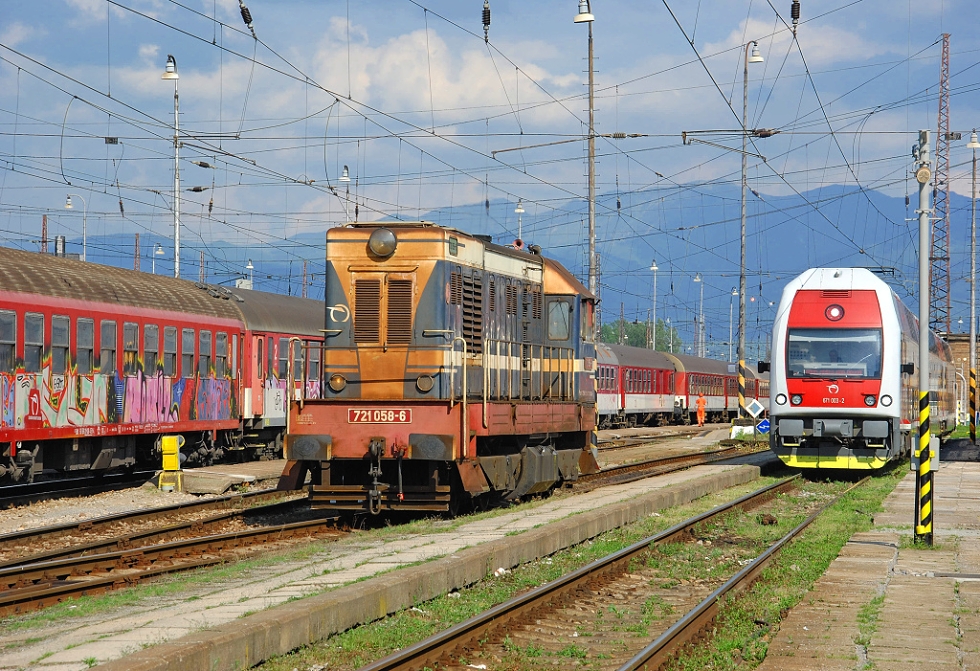 721 058-6