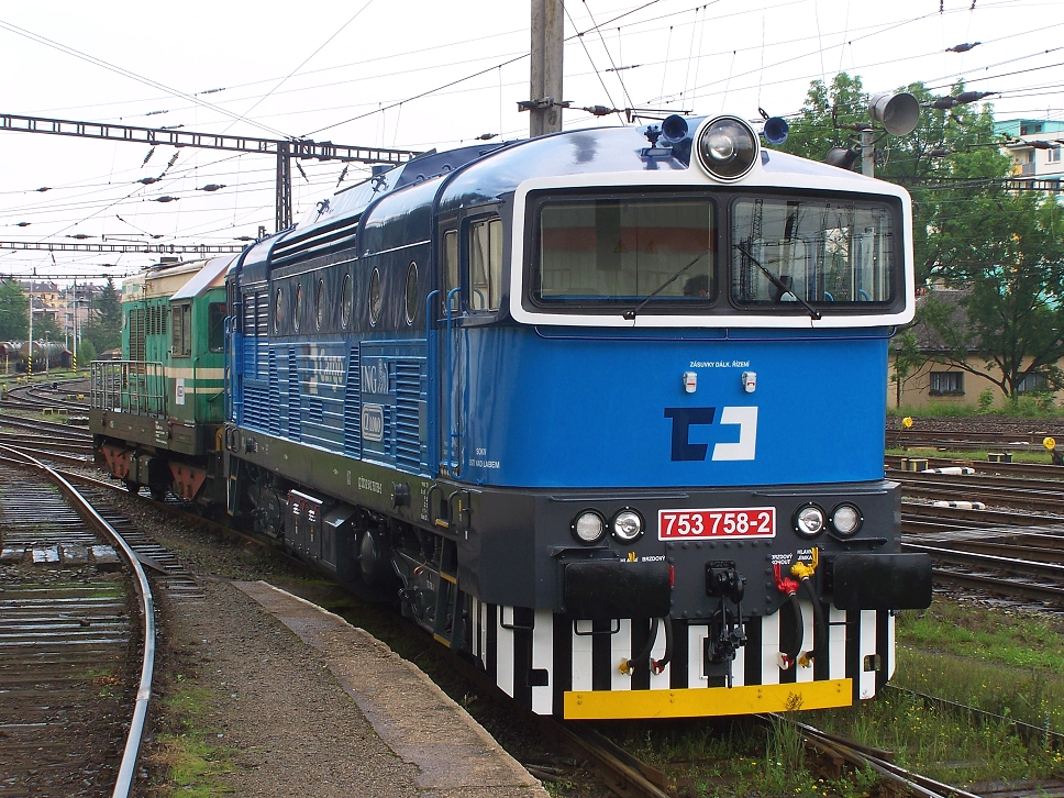 753 758-2